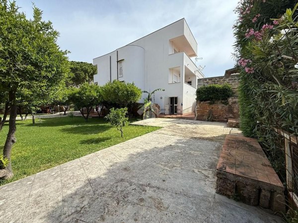 casa indipendente in vendita a Palermo in zona Mondello