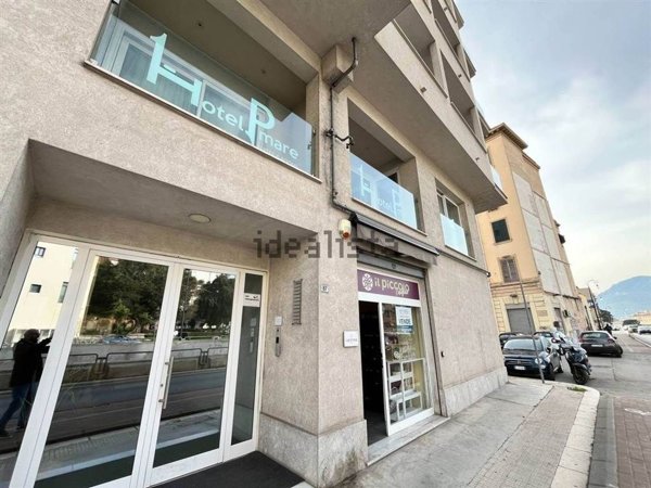 locale commerciale in vendita a Palermo