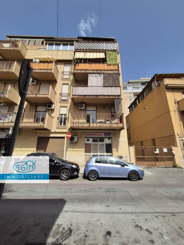 locale commerciale in vendita a Palermo in zona Montepellegrino