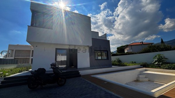 casa indipendente in vendita a Palermo in zona Partanna