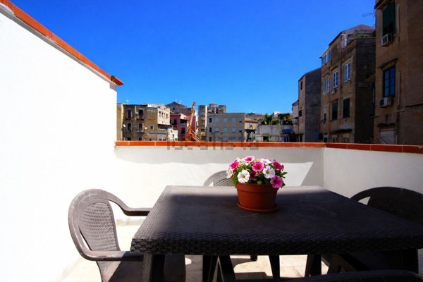 appartamento in vendita a Palermo in zona Zisa