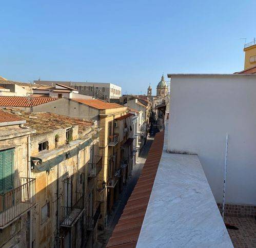 intera palazzina in vendita a Palermo in zona Centro storico