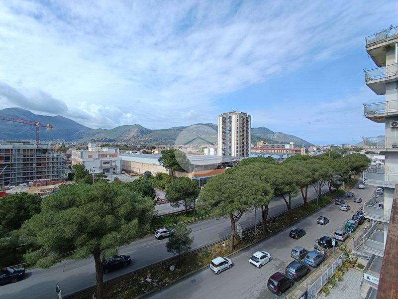 appartamento in vendita a Palermo in zona Malaspina/Palagonia