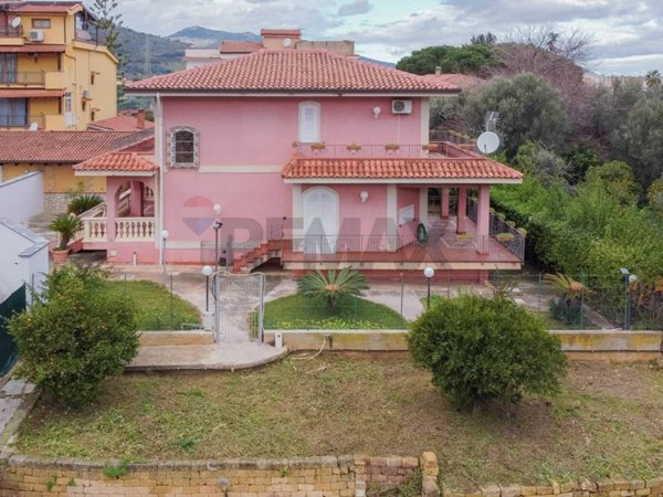 casa indipendente in vendita a Palermo in zona Mezzomonreale