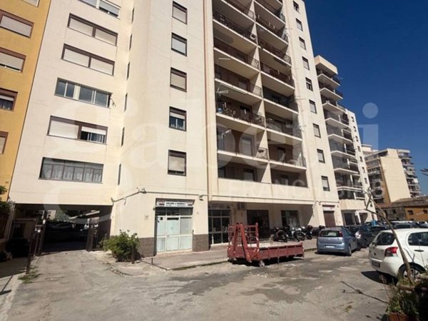 appartamento in vendita a Palermo in zona Zisa