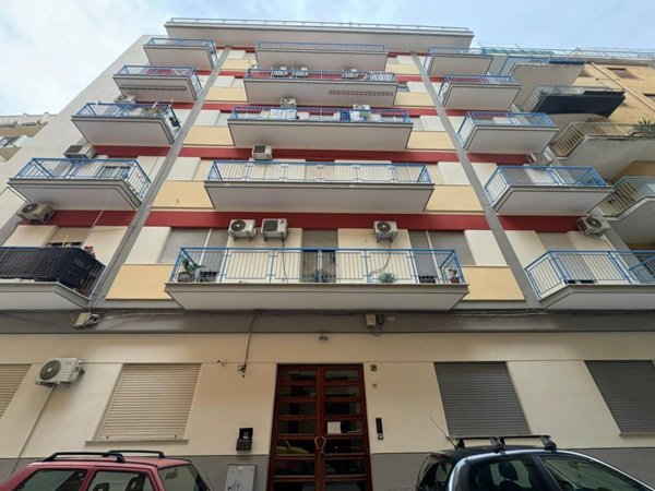 appartamento in vendita a Palermo in zona Malaspina/Palagonia