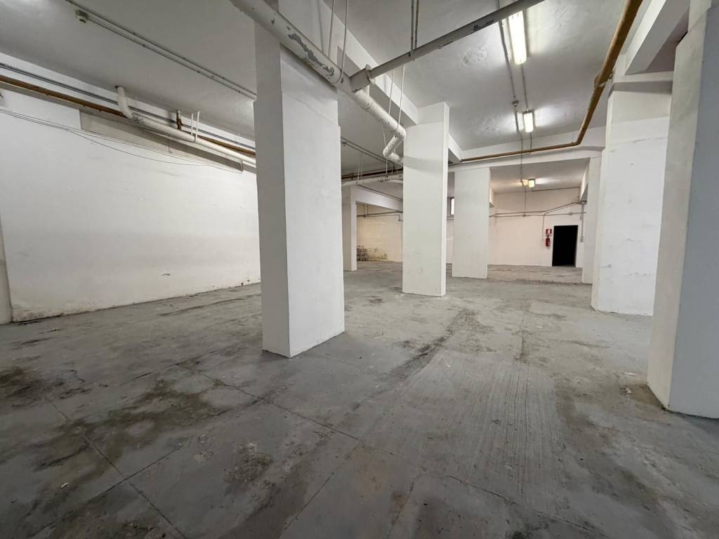 locale commerciale in vendita a Palermo in zona Uditore