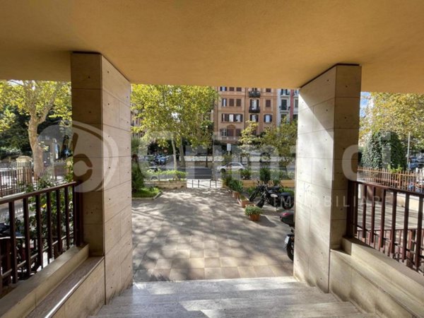 negozio in vendita a Palermo in zona Libertà