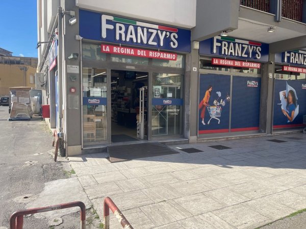 negozio in vendita a Palermo in zona Noce