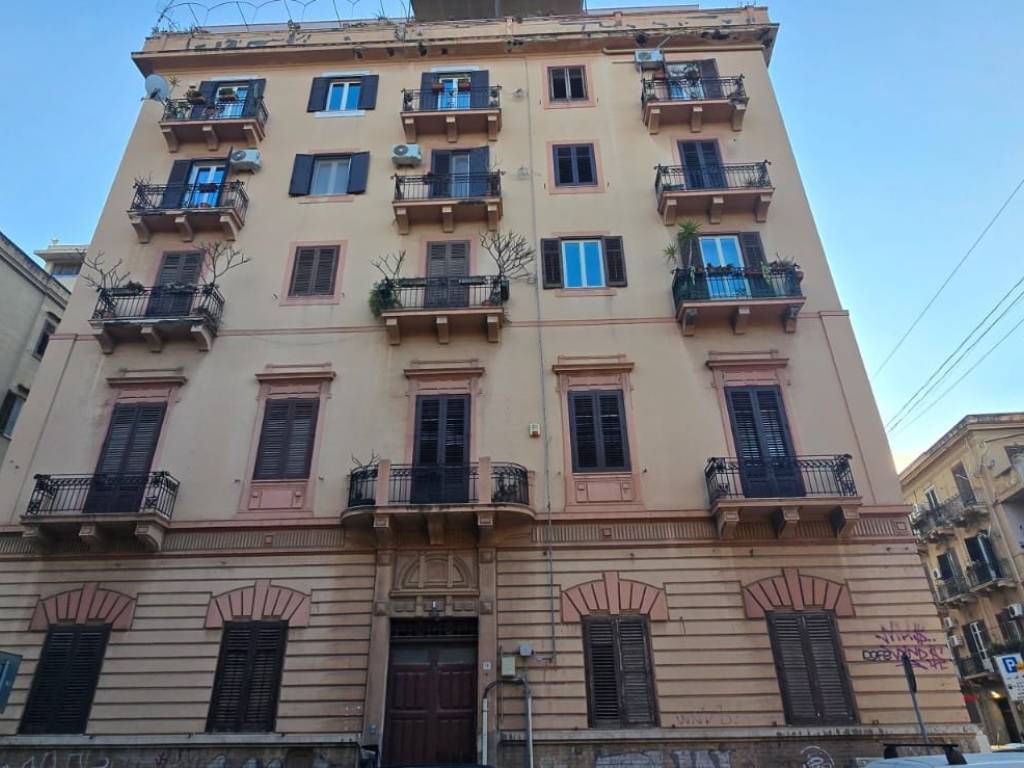 appartamento in vendita a Palermo in zona Politeama