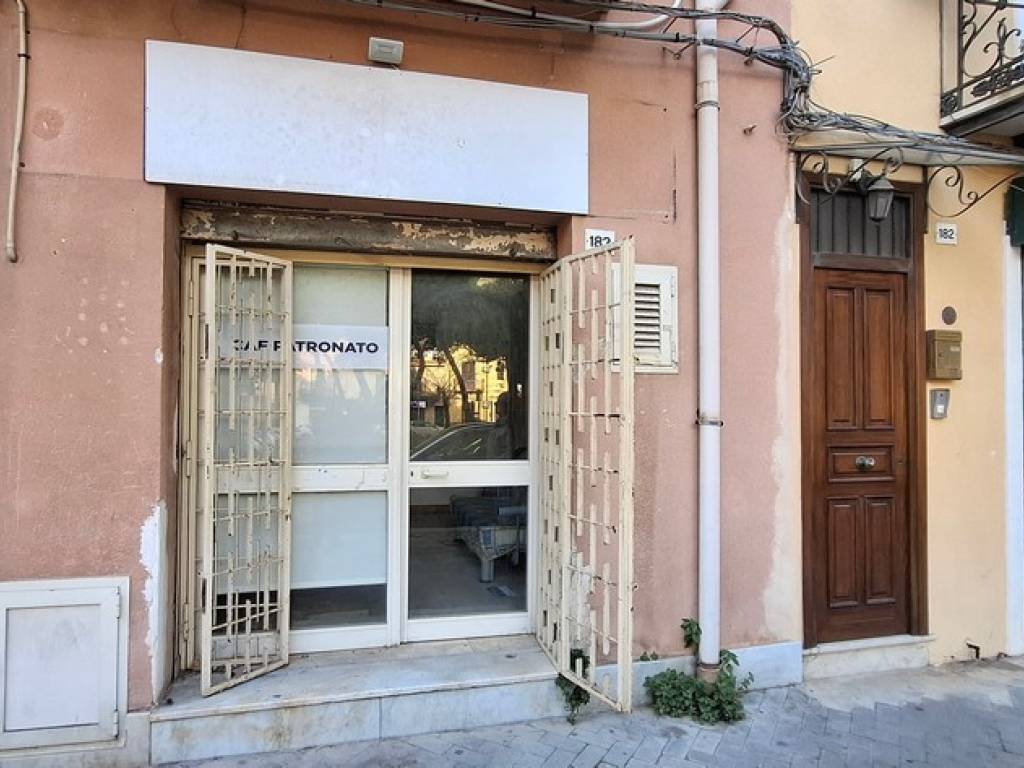 negozio in vendita a Palermo in zona Tommaso Natale