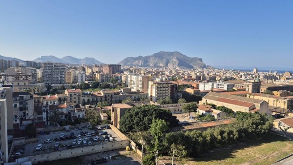 appartamento in vendita a Palermo in zona Mezzomonreale