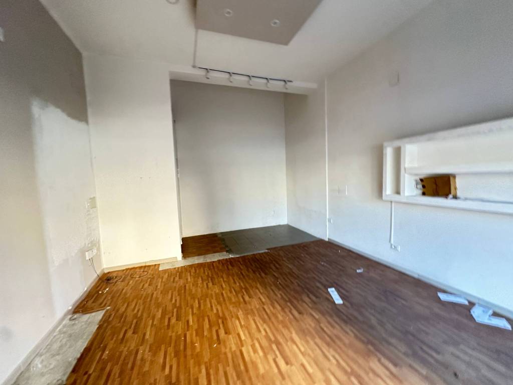 locale commerciale in vendita a Palermo in zona Malaspina/Palagonia