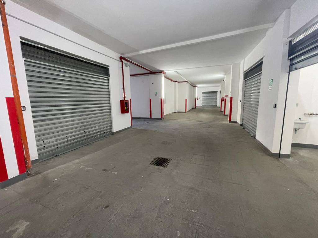 locale commerciale in vendita a Palermo in zona Arenella/Vergine Maria