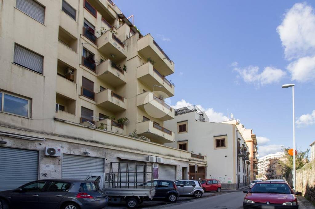 appartamento in vendita a Palermo in zona Malaspina/Palagonia