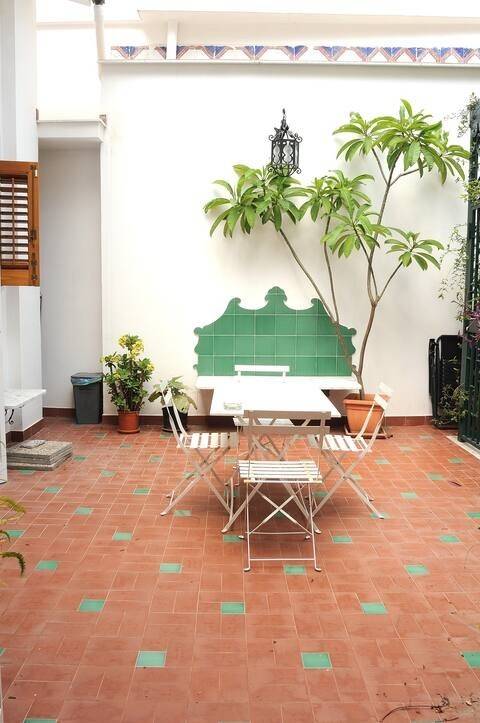 casa indipendente in vendita a Palermo in zona Centro storico