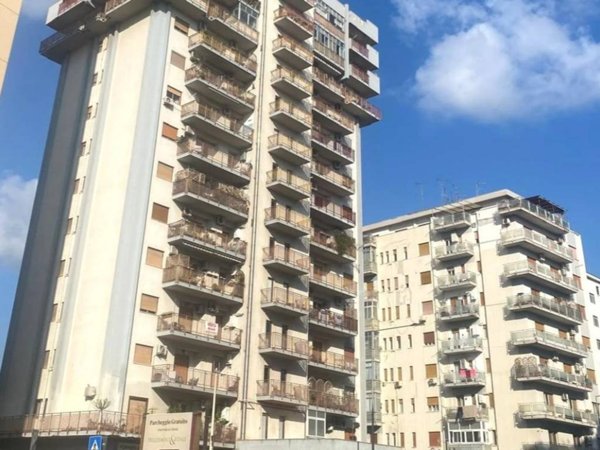 appartamento in vendita a Palermo in zona Malaspina/Palagonia
