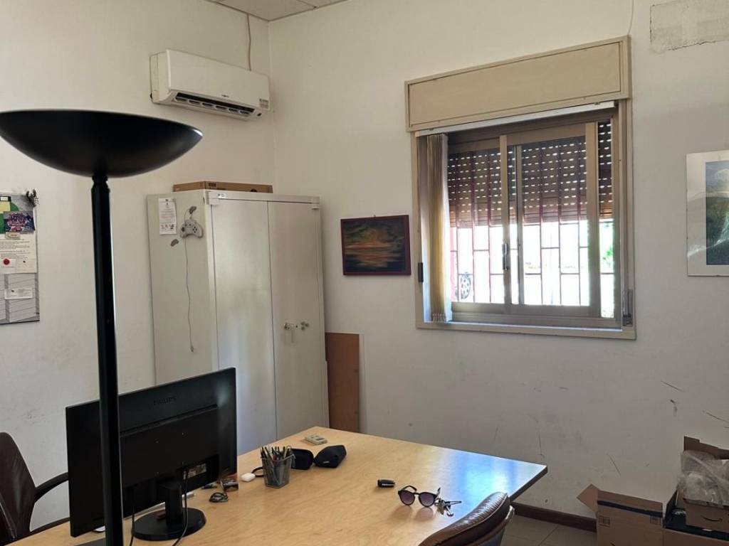 locale commerciale in vendita a Palermo in zona Addaura