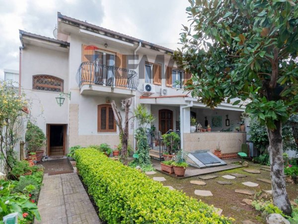 casa indipendente in vendita a Palermo in zona Mezzomonreale