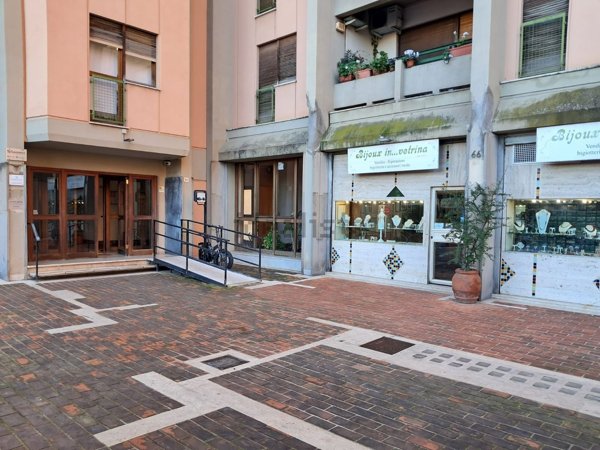 appartamento in vendita a Palermo in zona Malaspina/Palagonia