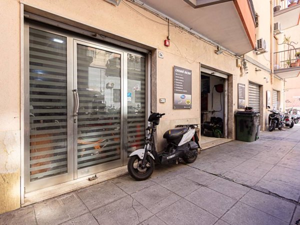 negozio in vendita a Palermo in zona Malaspina/Palagonia