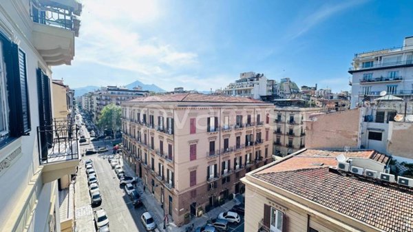appartamento in vendita a Palermo in zona Politeama