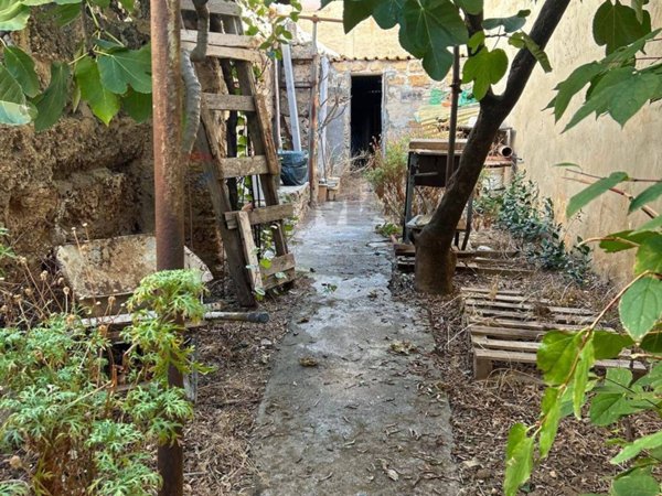casa indipendente in vendita a Palermo in zona San Lorenzo