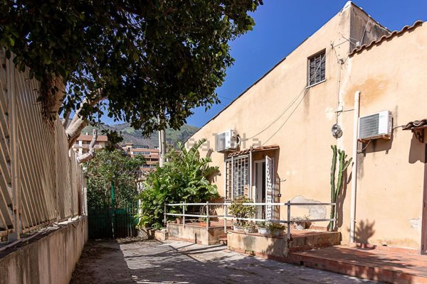 casa indipendente in vendita a Palermo in zona Tommaso Natale