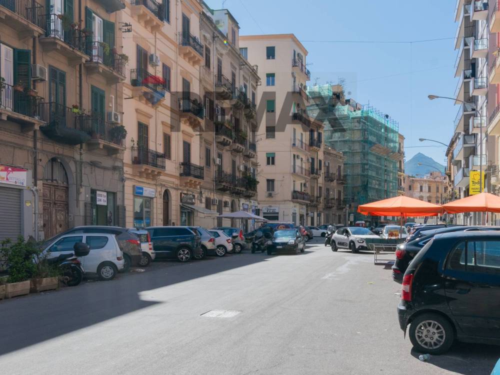 locale commerciale in vendita a Palermo in zona Zisa