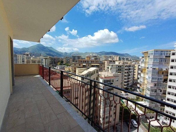 appartamento in vendita a Palermo in zona Malaspina/Palagonia