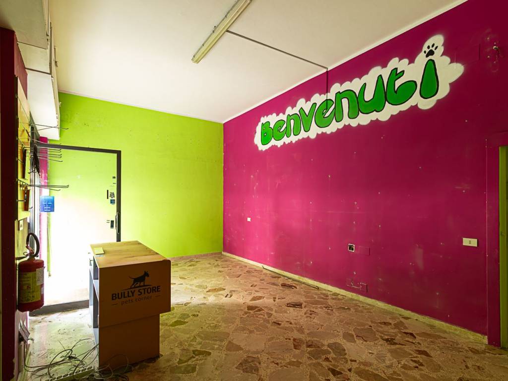 negozio in vendita a Palermo in zona Zisa