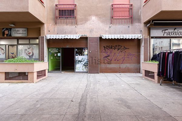 negozio in vendita a Palermo in zona Zisa