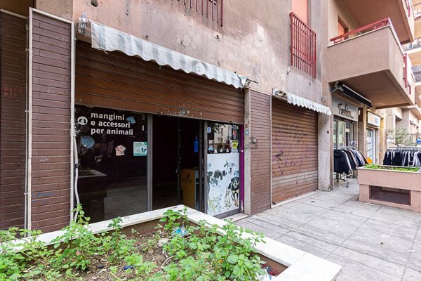 negozio in vendita a Palermo in zona Zisa