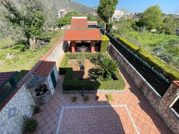 casa indipendente in vendita a Palermo in zona Mezzomonreale