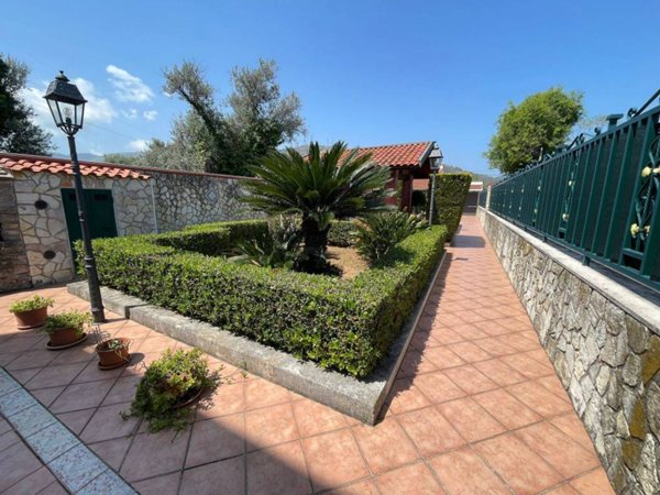 casa indipendente in vendita a Palermo in zona Villagrazia/Falsomiele