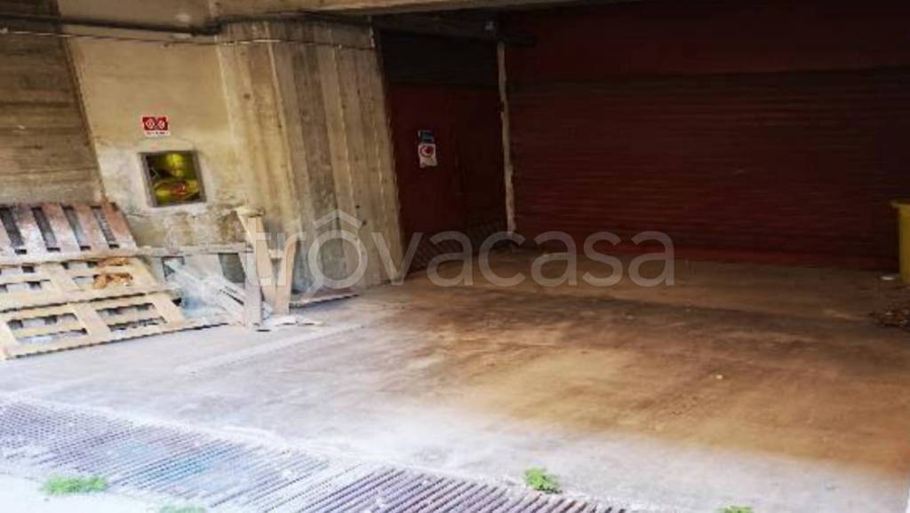 locale commerciale in vendita a Palermo in zona Resuttana
