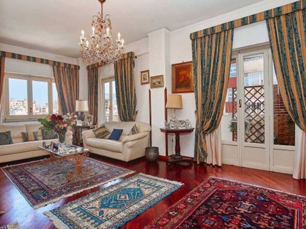 appartamento in vendita a Palermo in zona Politeama