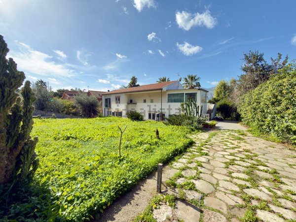 casa indipendente in vendita a Palermo in zona Mondello
