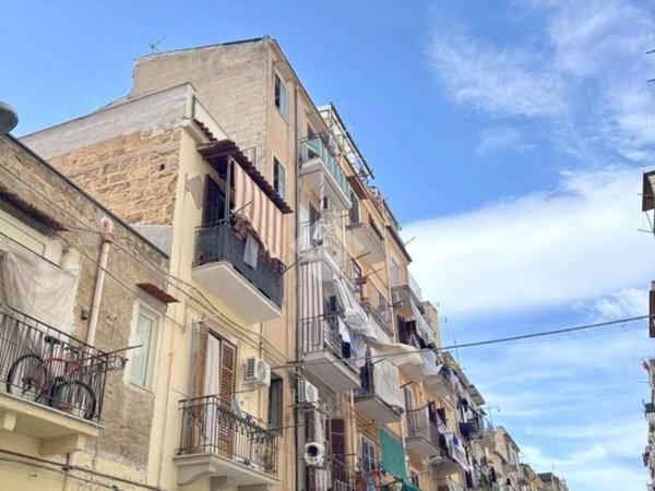 appartamento in vendita a Palermo in zona Malaspina/Palagonia