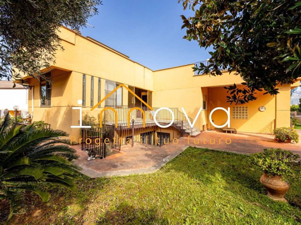 casa indipendente in vendita a Palermo in zona San Lorenzo