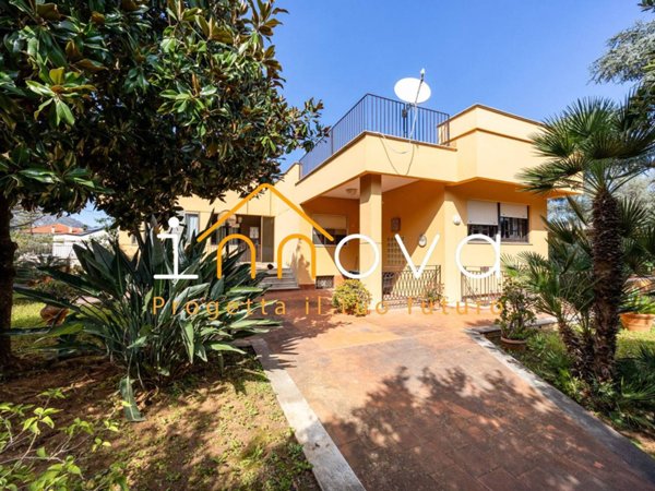 casa indipendente in vendita a Palermo in zona San Lorenzo