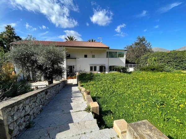 casa indipendente in vendita a Palermo in zona Mondello