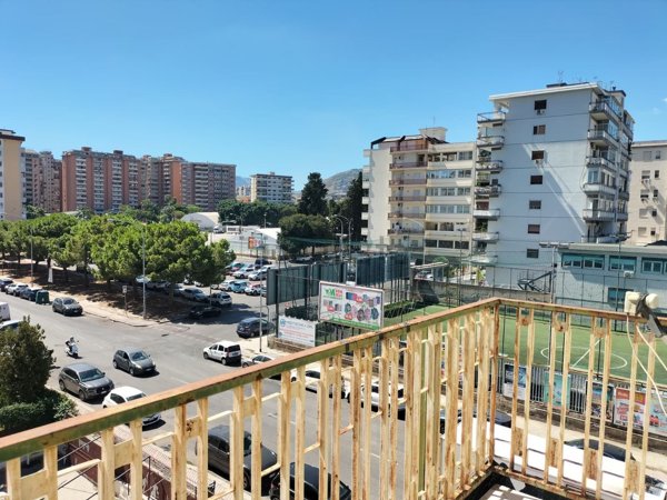 appartamento in vendita a Palermo in zona Malaspina/Palagonia