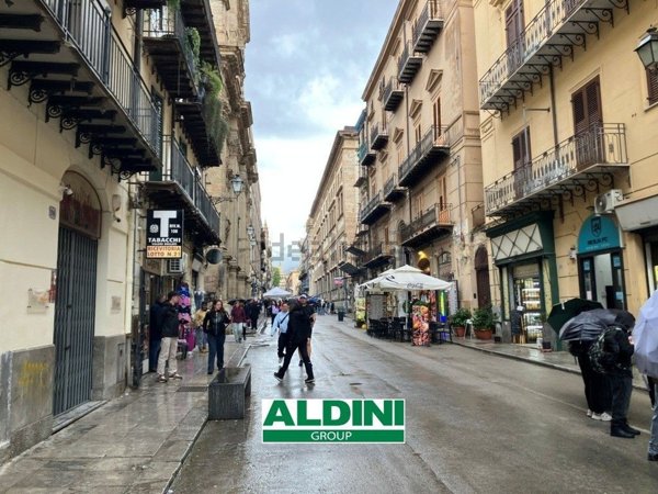locale commerciale in vendita a Palermo in zona Centro storico