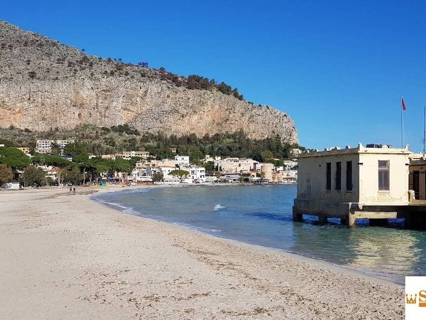 casa indipendente in vendita a Palermo in zona Partanna