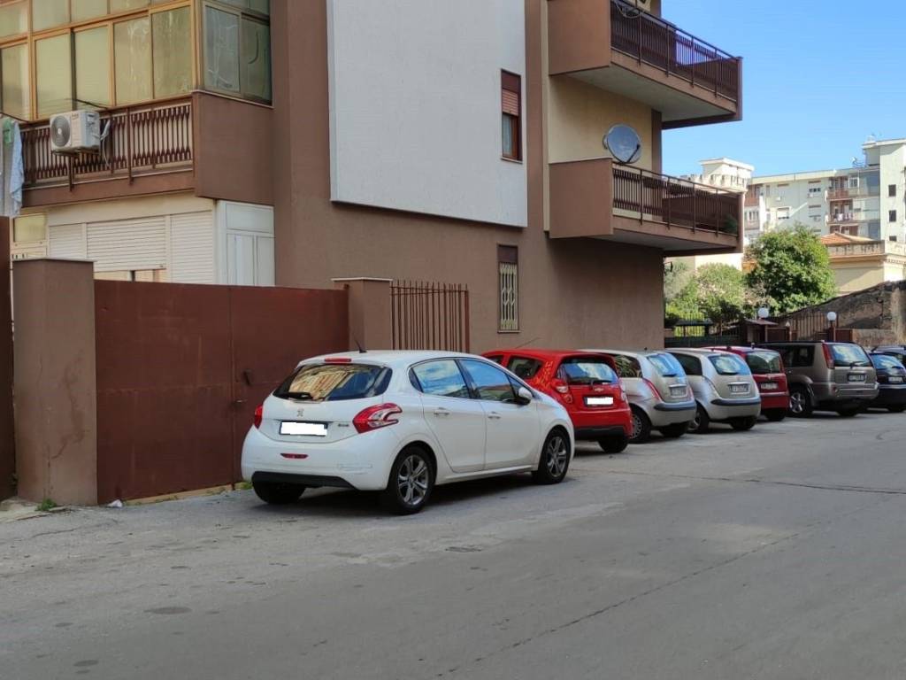 locale commerciale in vendita a Palermo in zona San Lorenzo