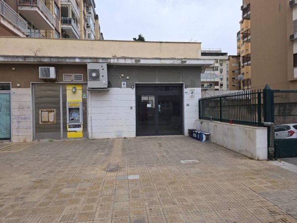 negozio in vendita a Palermo in zona Resuttana