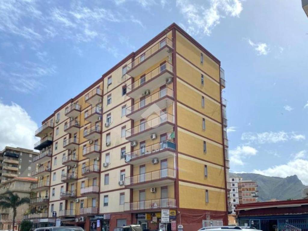 appartamento in vendita a Palermo in zona Montegrappa / Santa Rosalia