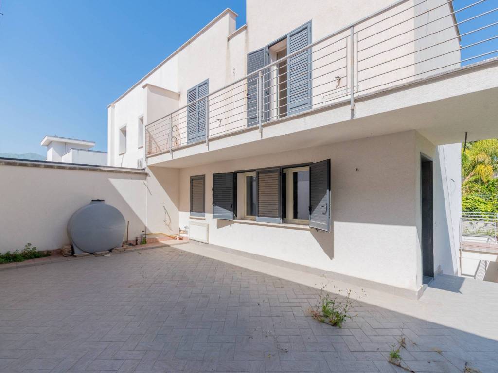casa indipendente in vendita a Palermo in zona San Lorenzo