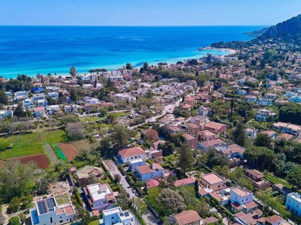 casa indipendente in vendita a Palermo in zona Mondello